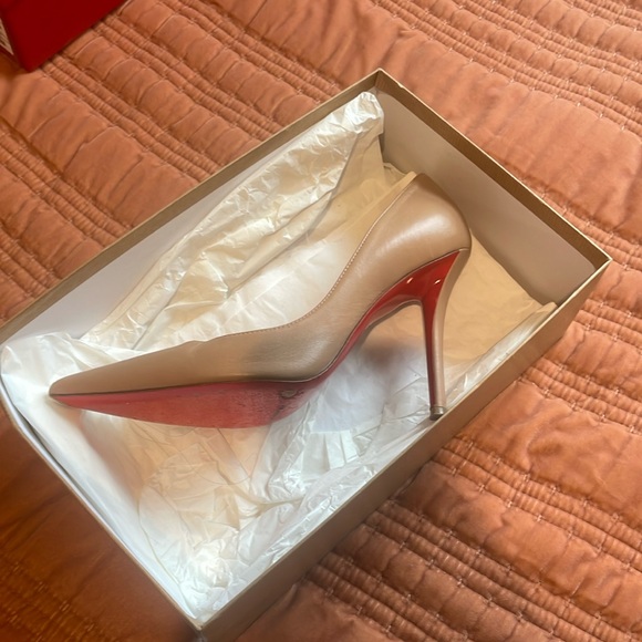 Christian Louboutin Apostrophe Pump Nude - Picture 1 of 6